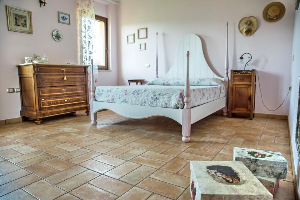 La Rupe Del Falco Monteciccardo Exteriör bild
