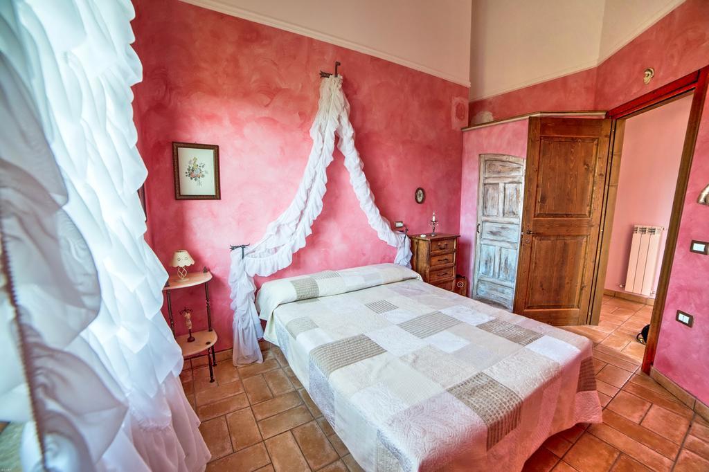 La Rupe Del Falco Monteciccardo Exteriör bild