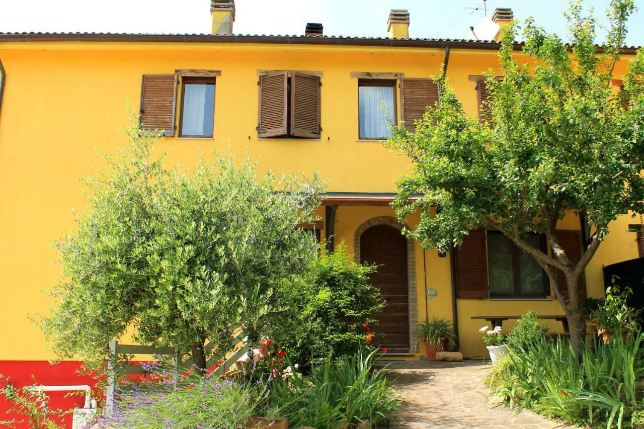 La Rupe Del Falco Monteciccardo Exteriör bild